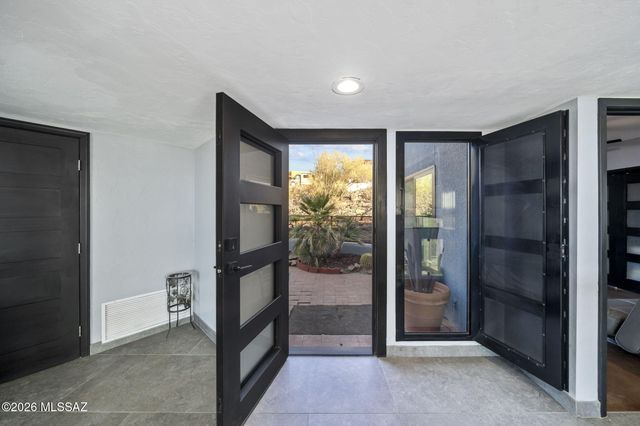 2081 N Calle Del Suerte, Tucson, AZ 85745
