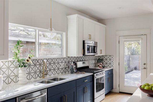 1205 McKinley Ave, Austin, TX 78702