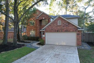 118 W Hobbit Glen Drive, The Woodlands, TX 77384