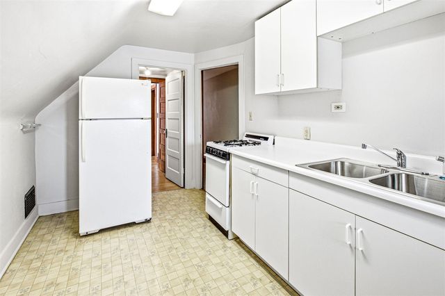 1013 State Street, Saint Joseph, MI 49085