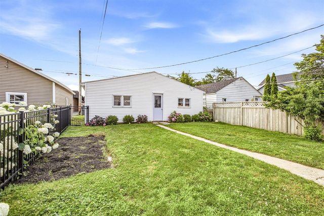 1013 State Street, Saint Joseph, MI 49085