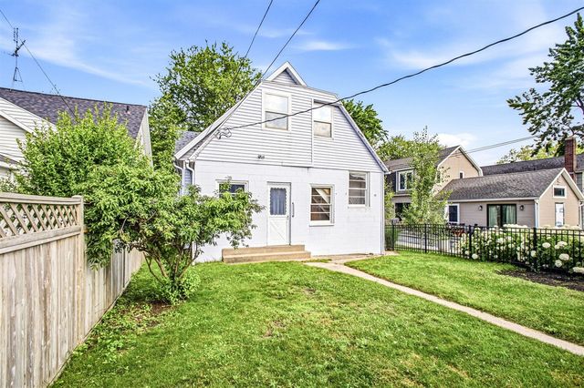 1013 State Street, Saint Joseph, MI 49085
