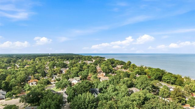 1013 State Street, Saint Joseph, MI 49085