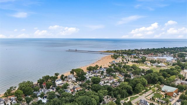 1013 State Street, Saint Joseph, MI 49085