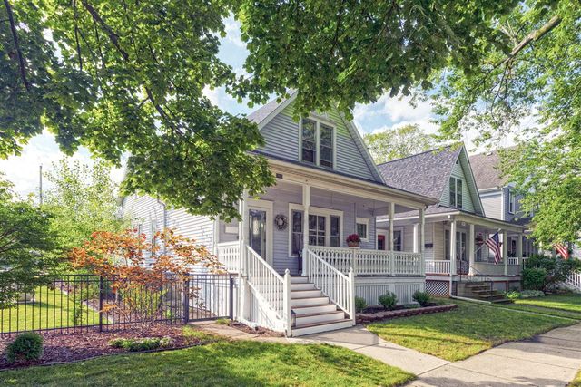 1013 State Street, Saint Joseph, MI 49085