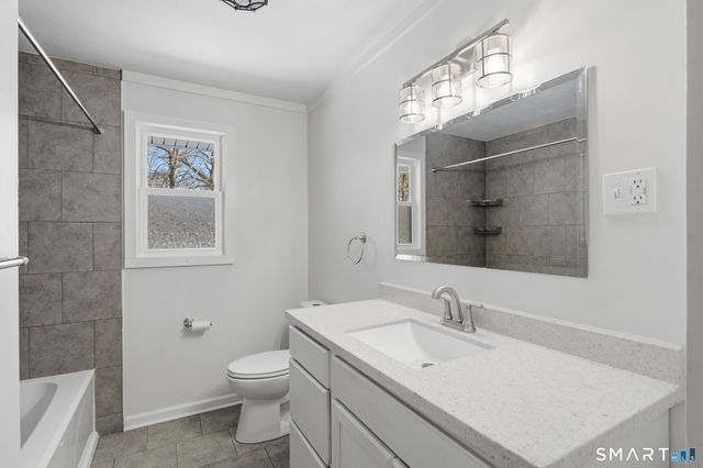 10 Fairlawn Avenue, East Hampton, CT 06424