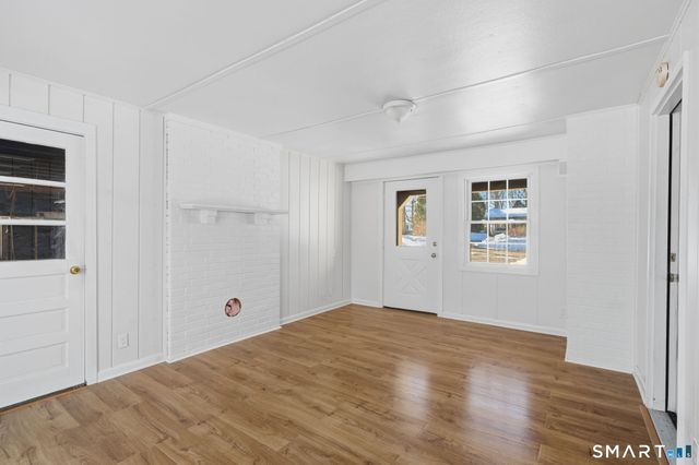 10 Fairlawn Avenue, East Hampton, CT 06424