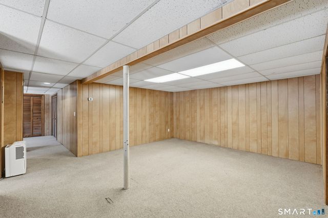 10 Fairlawn Avenue, East Hampton, CT 06424