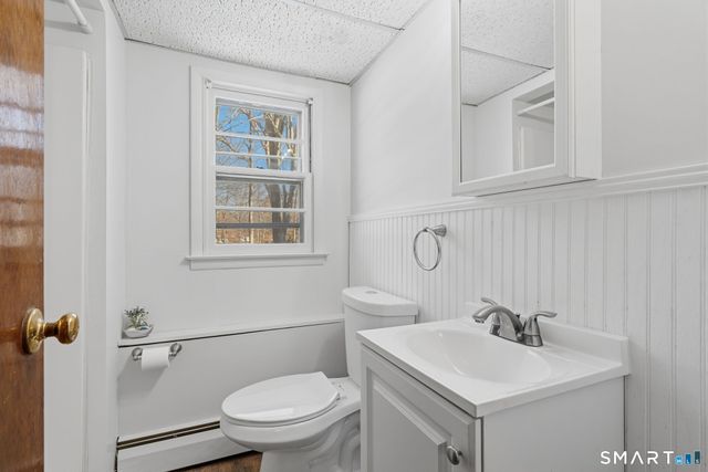 10 Fairlawn Avenue, East Hampton, CT 06424