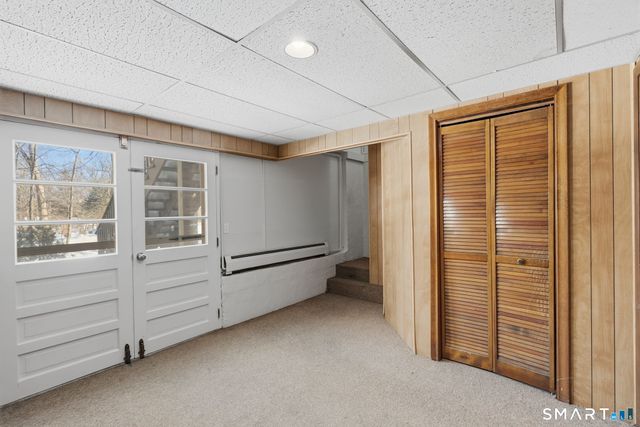 10 Fairlawn Avenue, East Hampton, CT 06424