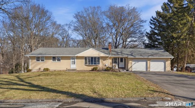 10 Fairlawn Avenue, East Hampton, CT 06424