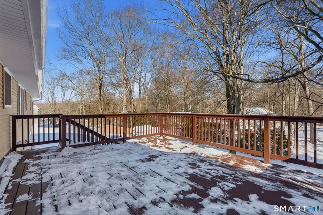 10 Fairlawn Avenue, East Hampton, CT 06424