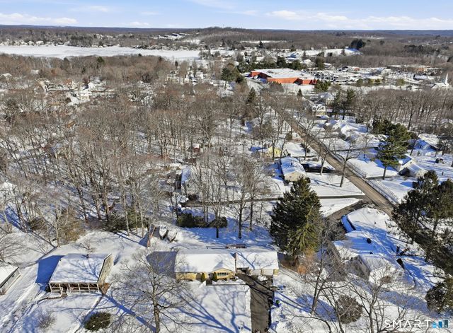 10 Fairlawn Avenue, East Hampton, CT 06424