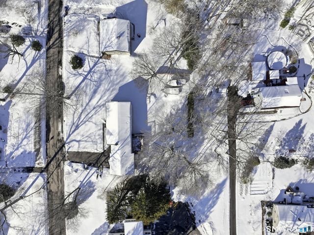 10 Fairlawn Avenue, East Hampton, CT 06424