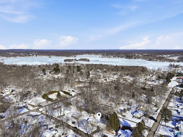 10 Fairlawn Avenue, East Hampton, CT 06424