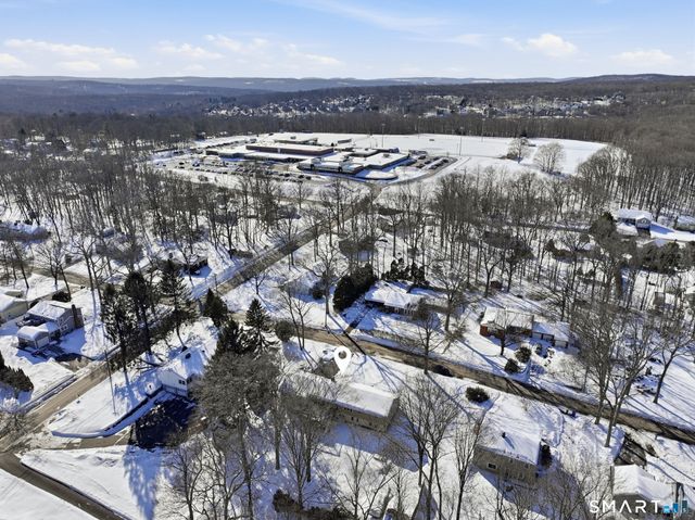 10 Fairlawn Avenue, East Hampton, CT 06424