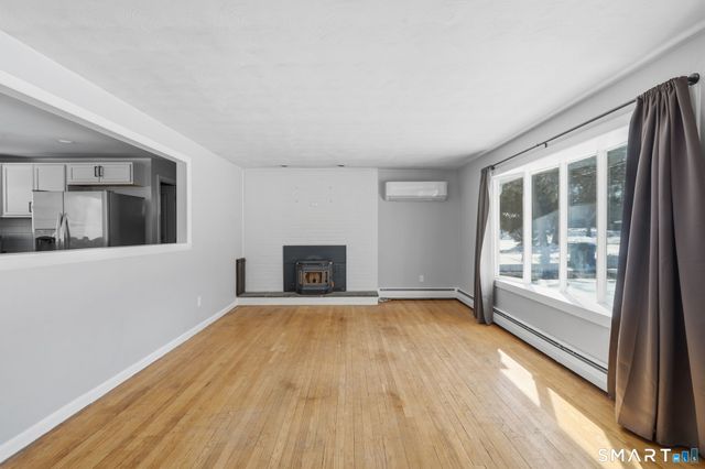 10 Fairlawn Avenue, East Hampton, CT 06424