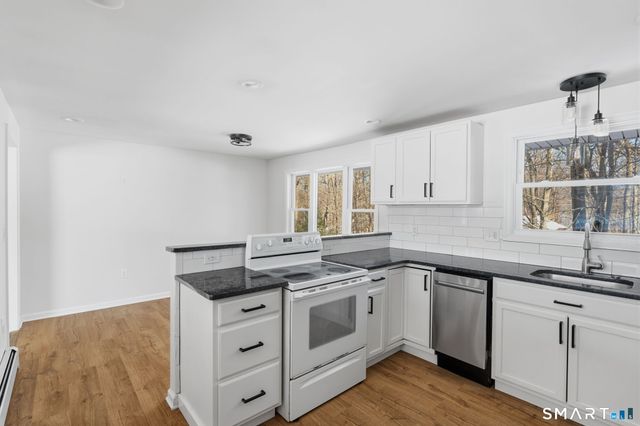 10 Fairlawn Avenue, East Hampton, CT 06424