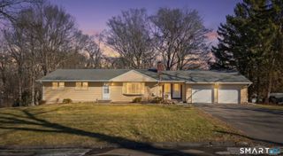 10 Fairlawn Avenue, East Hampton, CT 06424