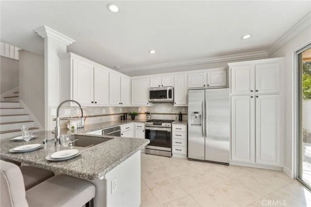 27 Feldspar Way, Rancho Santa Margarita, CA 92688