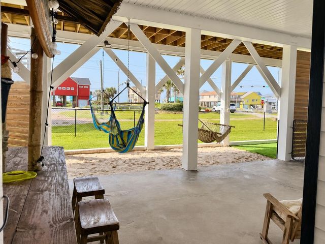 4235 San Jacinto Drive, Galveston, TX 77554