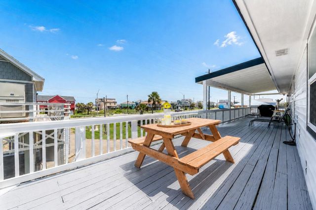 4235 San Jacinto Drive, Galveston, TX 77554