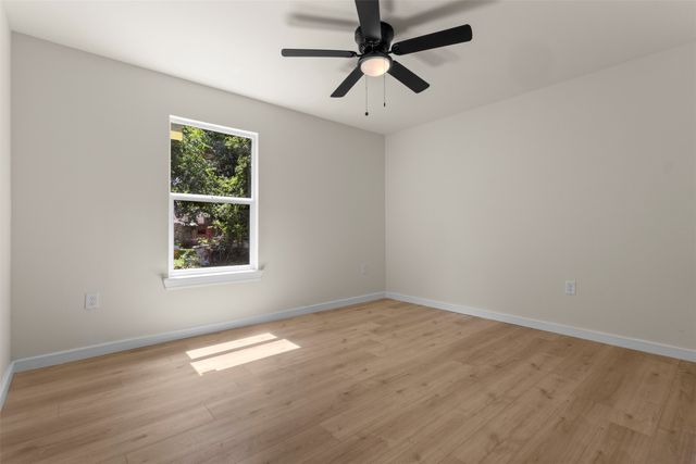 339 Avenue H, Dallas, TX 75203