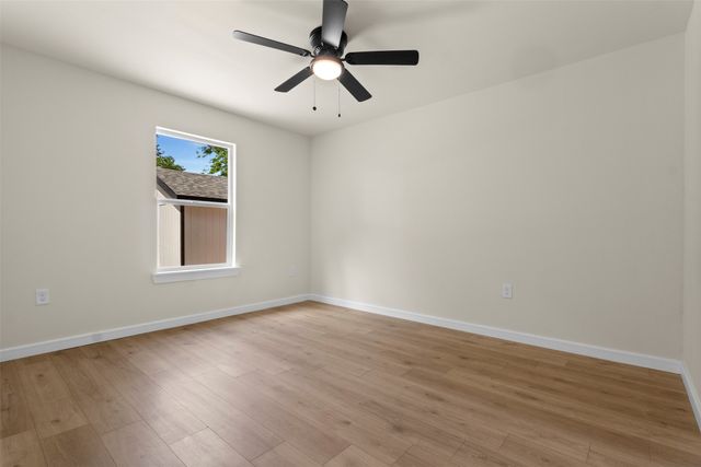 339 Avenue H, Dallas, TX 75203