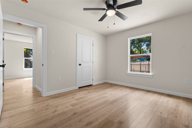 339 Avenue H, Dallas, TX 75203