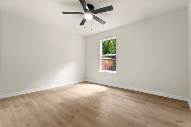 339 Avenue H, Dallas, TX 75203