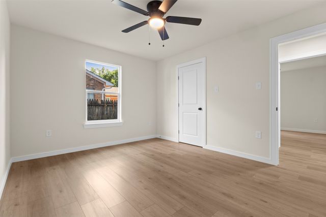 339 Avenue H, Dallas, TX 75203