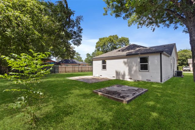 339 Avenue H, Dallas, TX 75203