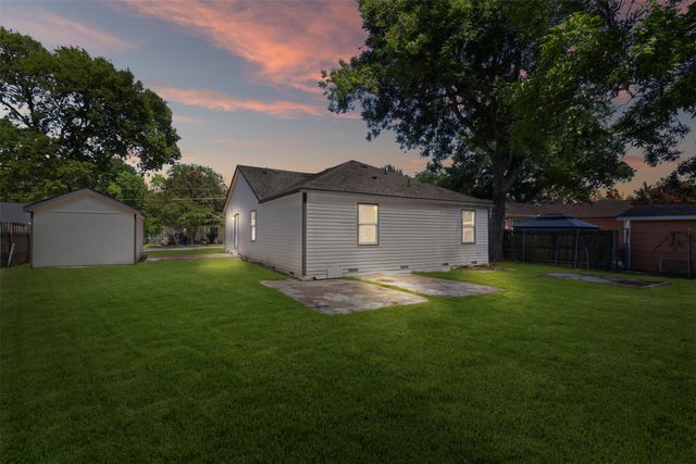 339 Avenue H, Dallas, TX 75203