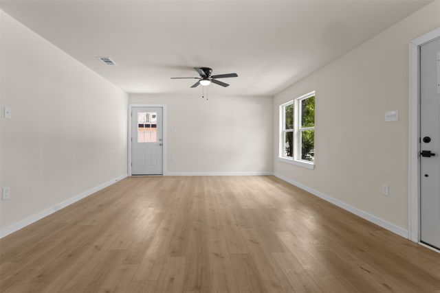 339 Avenue H, Dallas, TX 75203