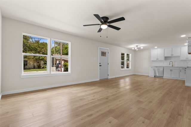 339 Avenue H, Dallas, TX 75203