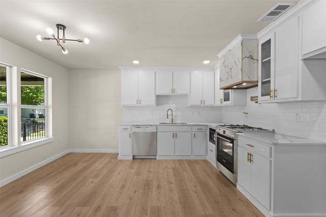 339 Avenue H, Dallas, TX 75203