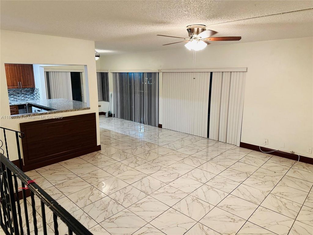 4850 SW 63rd Ter 323, Davie, FL 33314