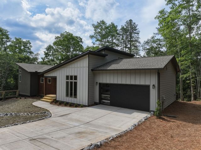 257 Gallery Court, Ellijay, GA 30540