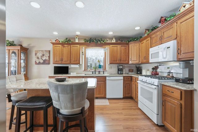 917 Lake Hill Court, Fort Wayne, IN 46845