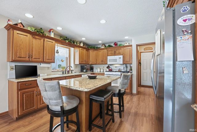 917 Lake Hill Court, Fort Wayne, IN 46845