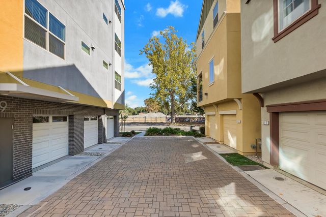 467 Tailoff Ln, Sacramento, CA 95818