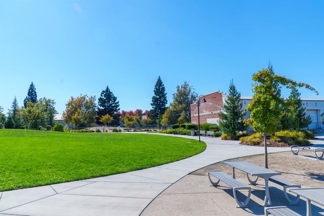 467 Tailoff Ln, Sacramento, CA 95818