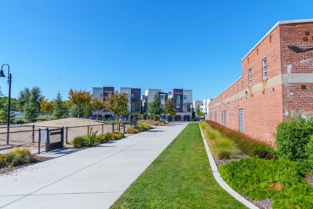 467 Tailoff Ln, Sacramento, CA 95818