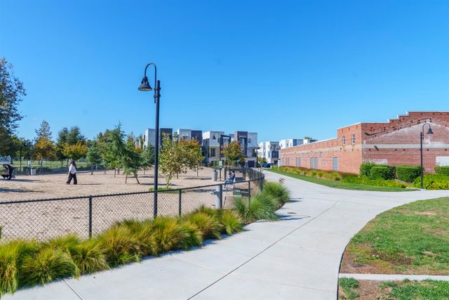 467 Tailoff Ln, Sacramento, CA 95818