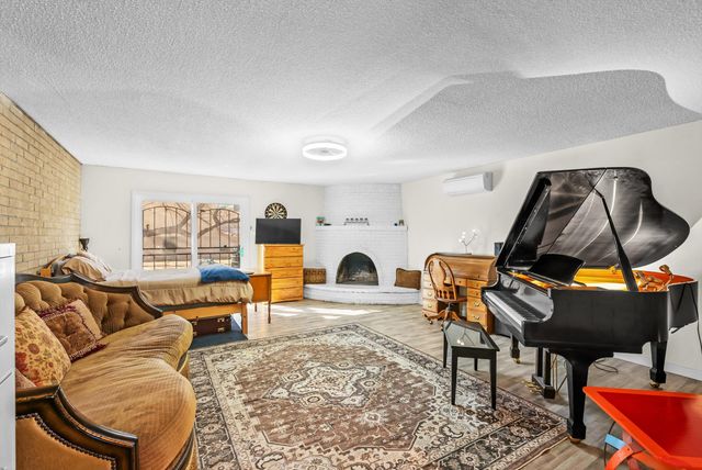 937 Cardenas Drive SE, Albuquerque, NM 87108