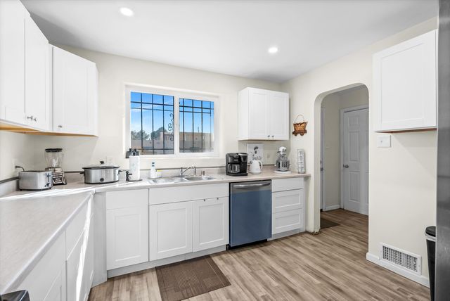 937 Cardenas Drive SE, Albuquerque, NM 87108