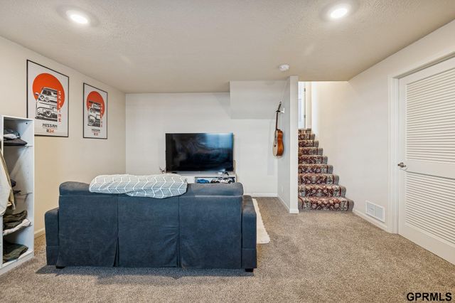 7371 N 165th Street, Bennington, NE 68007