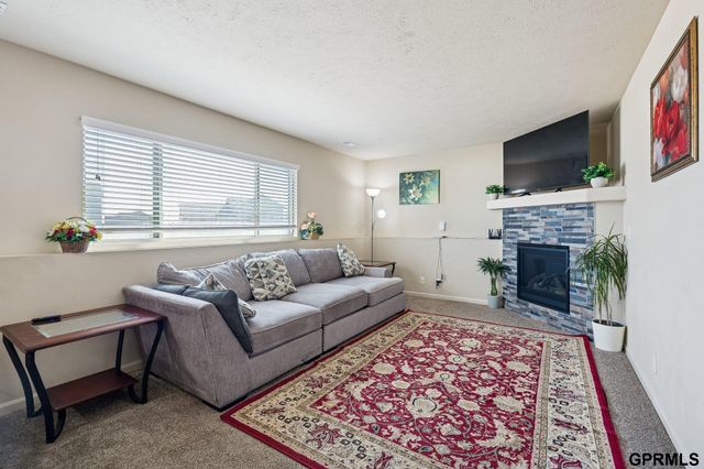 7371 N 165th Street, Bennington, NE 68007