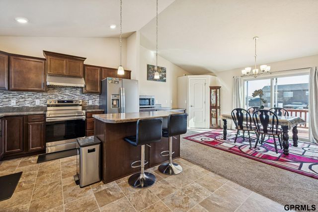 7371 N 165th Street, Bennington, NE 68007