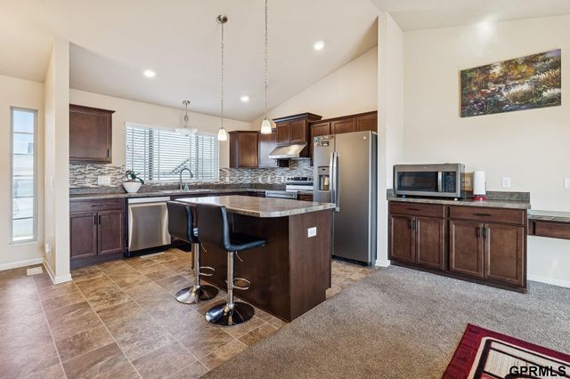 7371 N 165th Street, Bennington, NE 68007